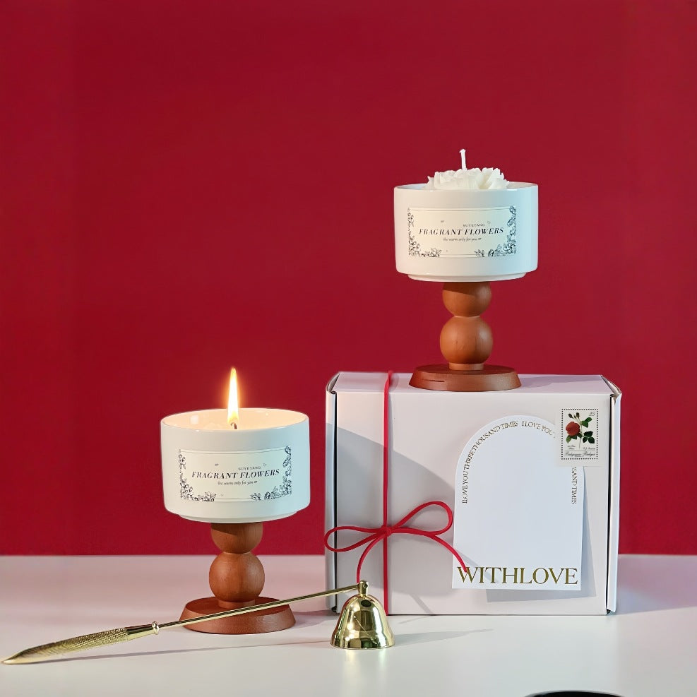 Pot en céramique de la bougie parfumée, détail de la finition mate — MaisonFAME