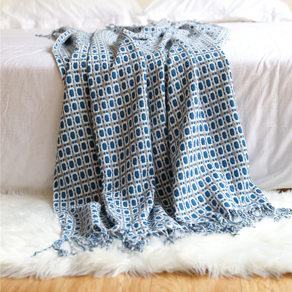 Détail du motif pied-de-poule et des franges du plaid — MaisonFAME