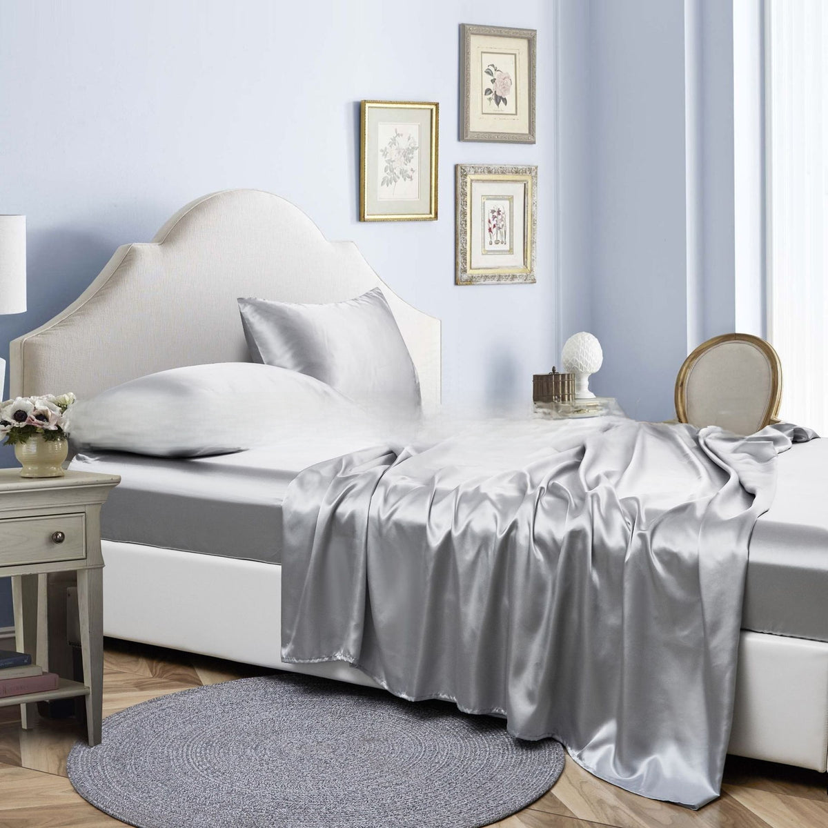 Détail du satin effet soie de la parure de lit — MaisonFAME